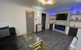 Newly Refurbished Modern 2 Bedroom Flat